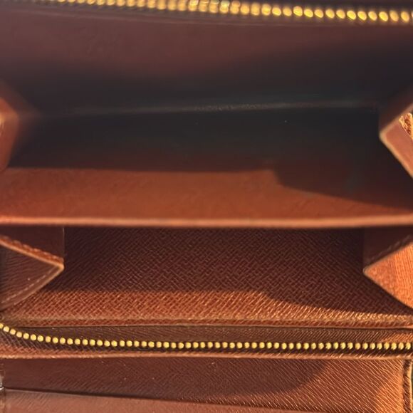 Louis Vuitton wallet - Picture 7 of 9